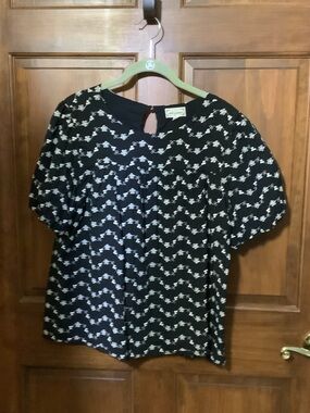 Cloth & Portrait Black Floral Wave Print Puff Sleeve Blouse